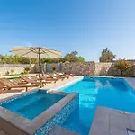 Edena With Heated Pool