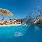 Edena With Heated Pool *