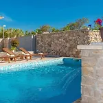 Villa Edena With Heated Pool *