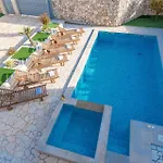 Edena With Heated Pool Villa *