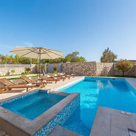 Edena With Heated Pool
