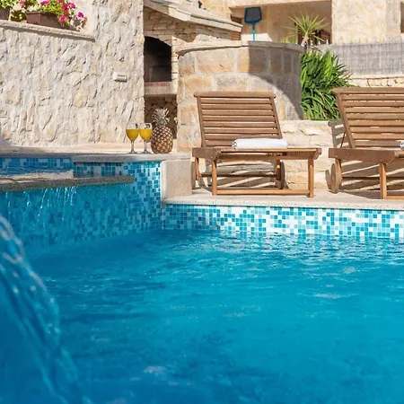 Edena With Heated Pool Vila Privlaka (Zadar)