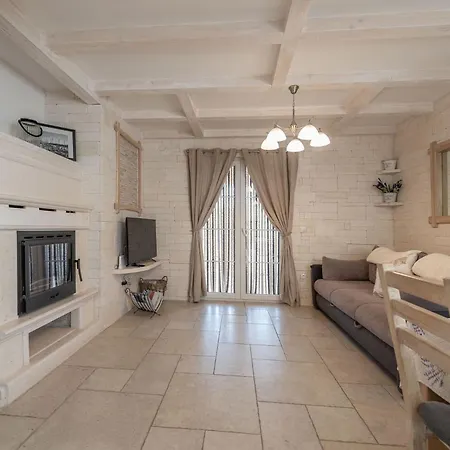 Edena With Heated Pool Vila