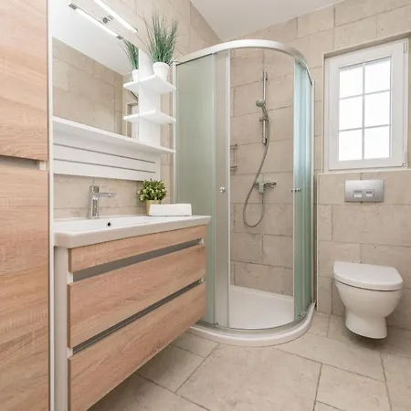 Edena With Heated Pool Vila *