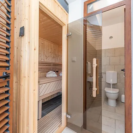 Edena With Heated Pool