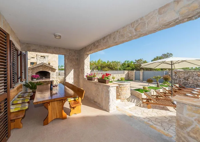 Edena With Heated Pool Villa *