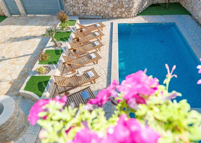 Villa Edena With Heated Pool