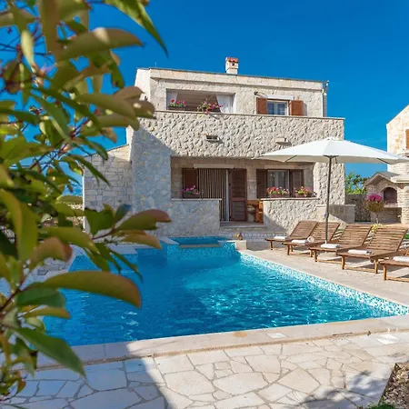 Edena With Heated Pool Privlaka (Zadar)