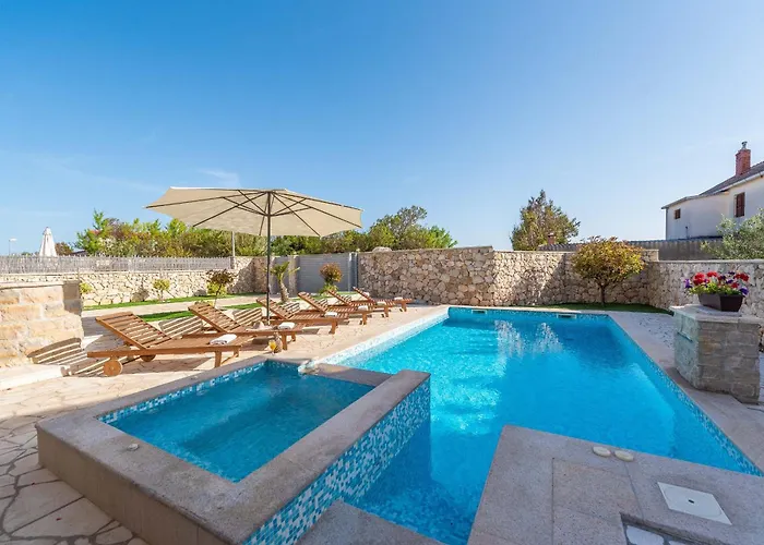 Edena With Heated Pool