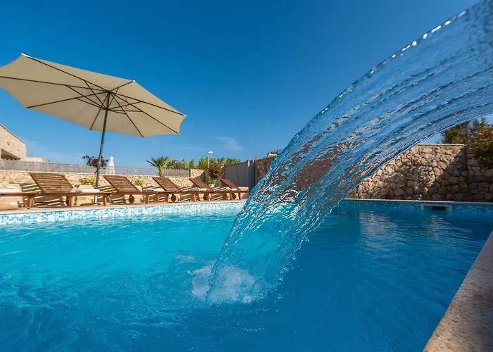 Edena With Heated Pool *