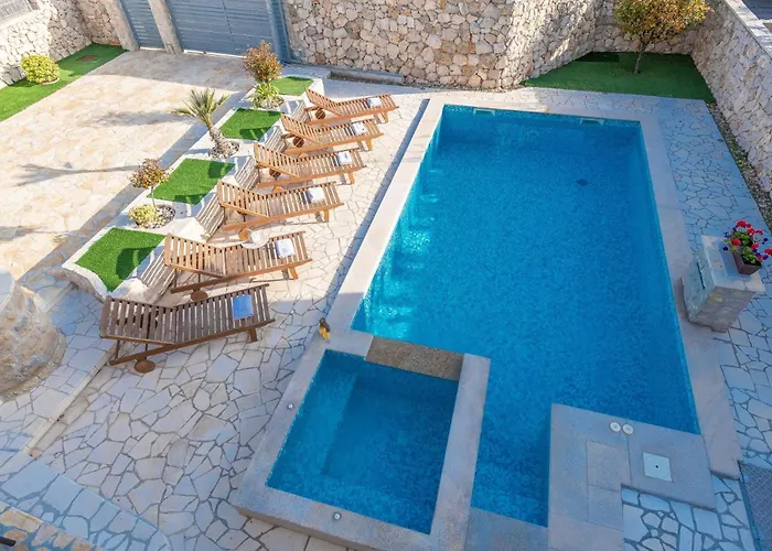 Edena With Heated Pool Villa *