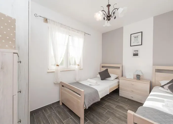 Edena With Heated Pool Villa *